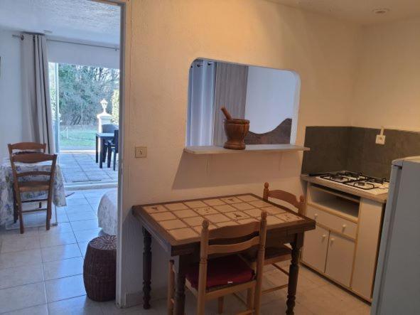 La Ferme De Manon Apartment Montferrat  ภายนอก รูปภาพ