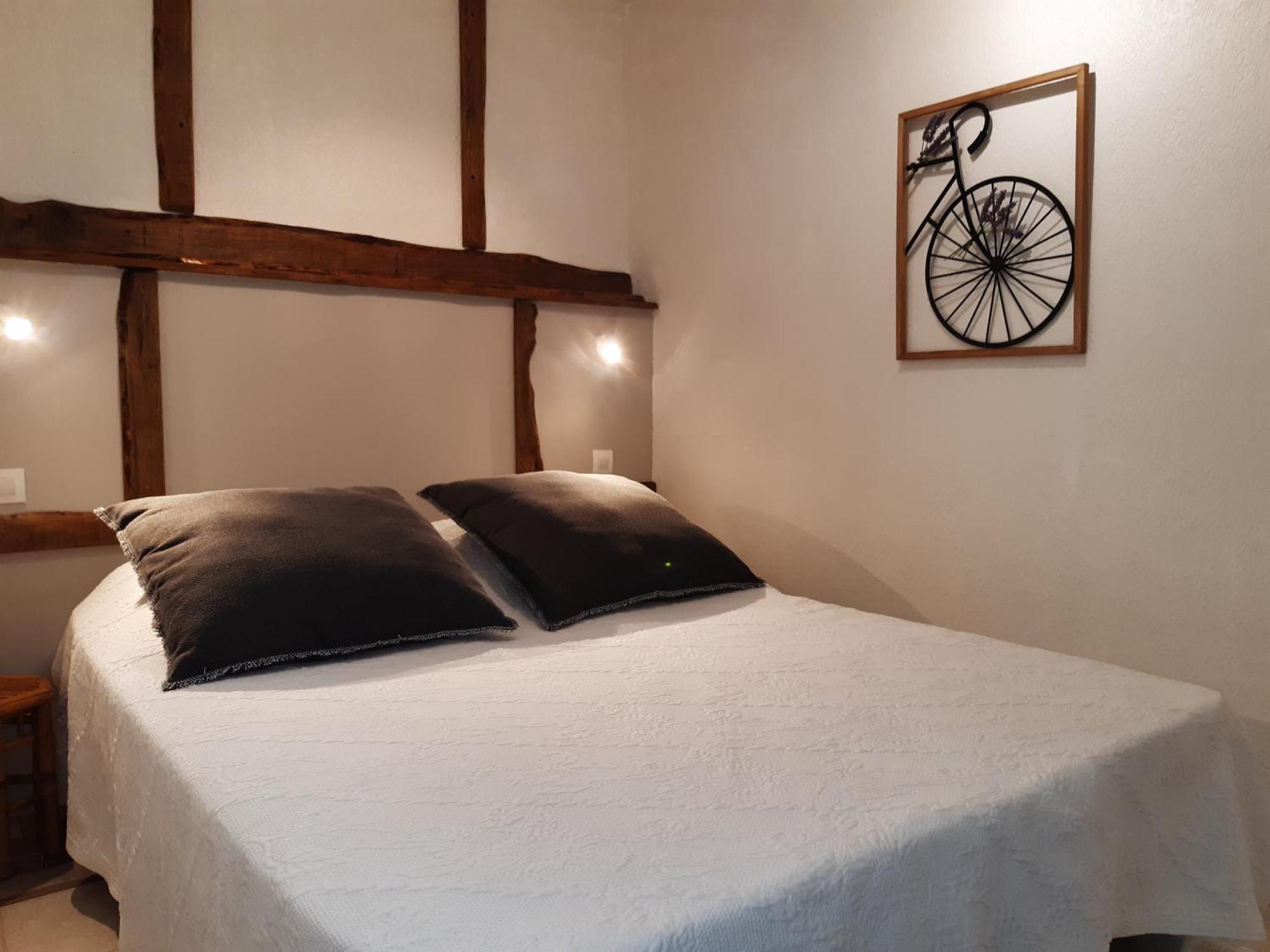 La Ferme De Manon Apartment Montferrat  ภายนอก รูปภาพ
