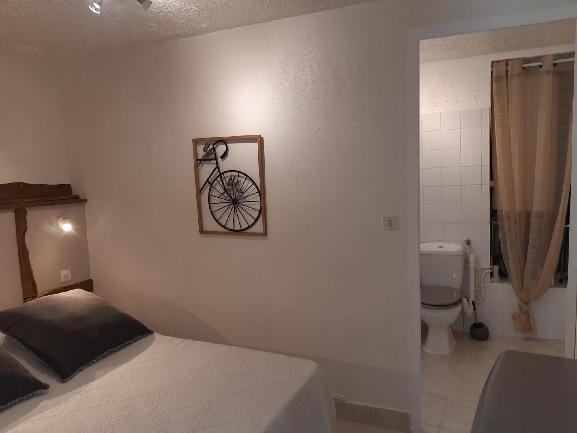 La Ferme De Manon Apartment Montferrat  ภายนอก รูปภาพ